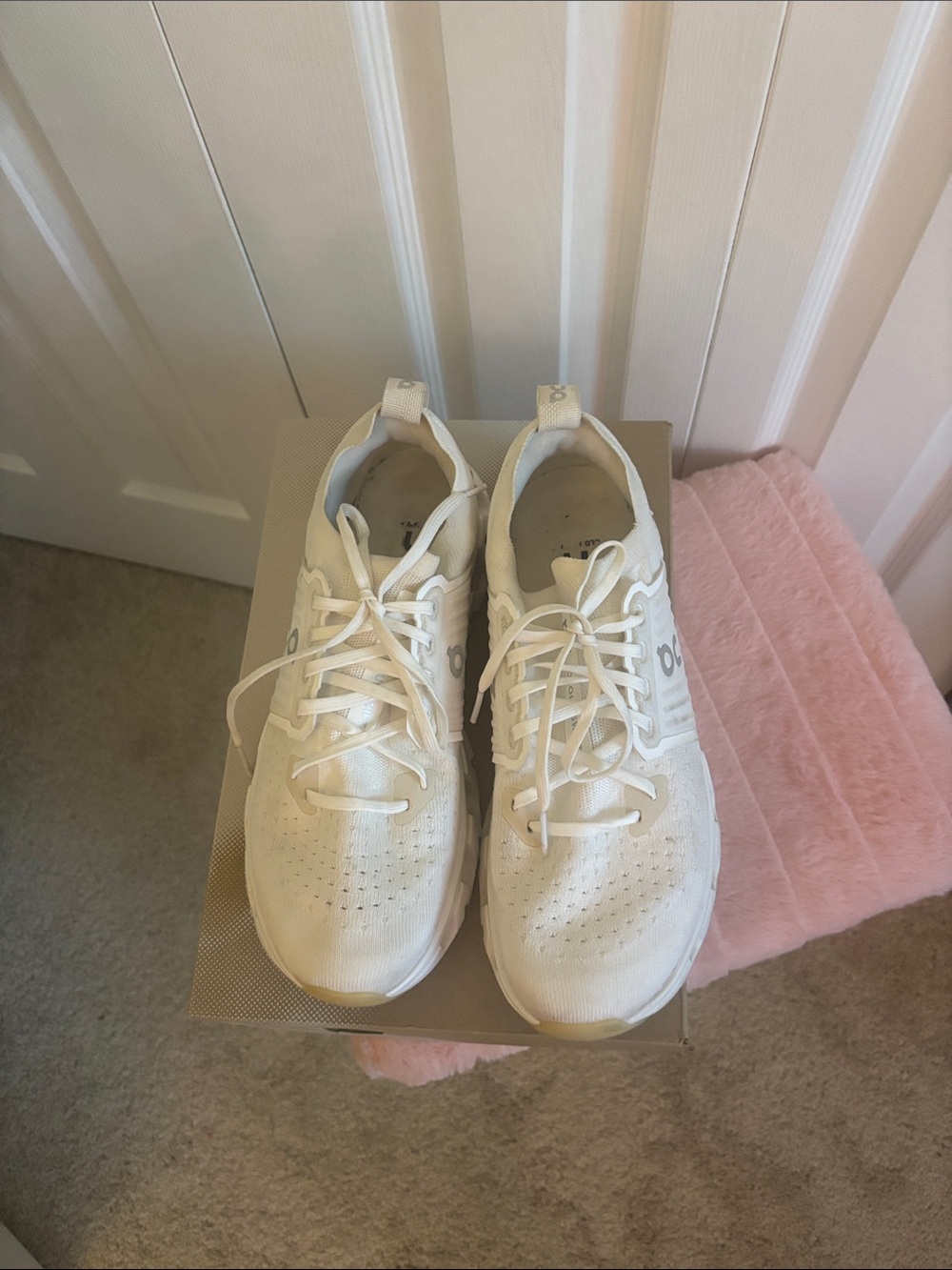 On Running White Cloudswift 4 Athletic Sneakers - Picture 3 of 4